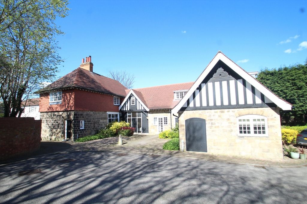 Property photo 2 of 12 Picture No. 11