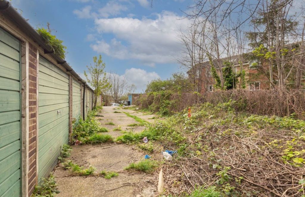 Property photo 2 of 3