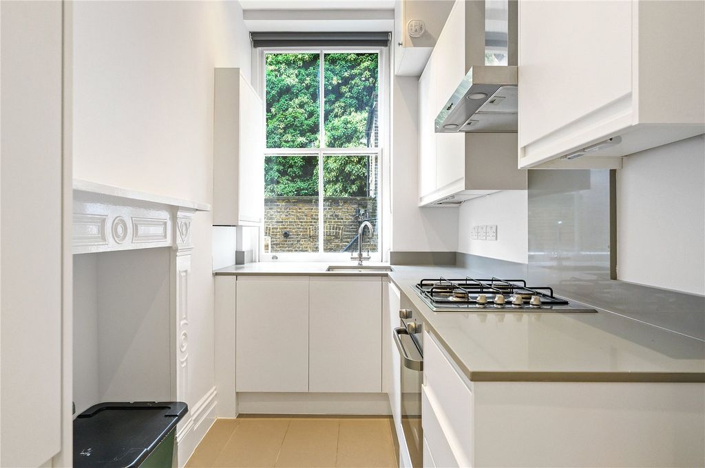 Property photo 2 of 12 Kitchen