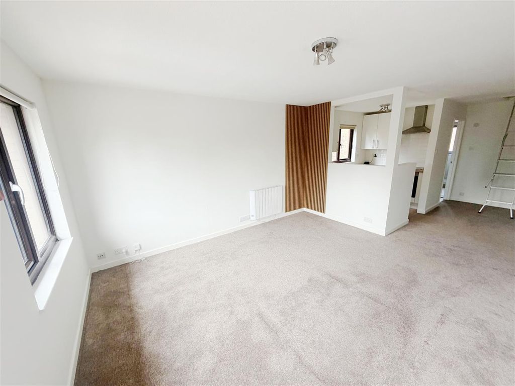 Property photo 3 of 14 Rec 2