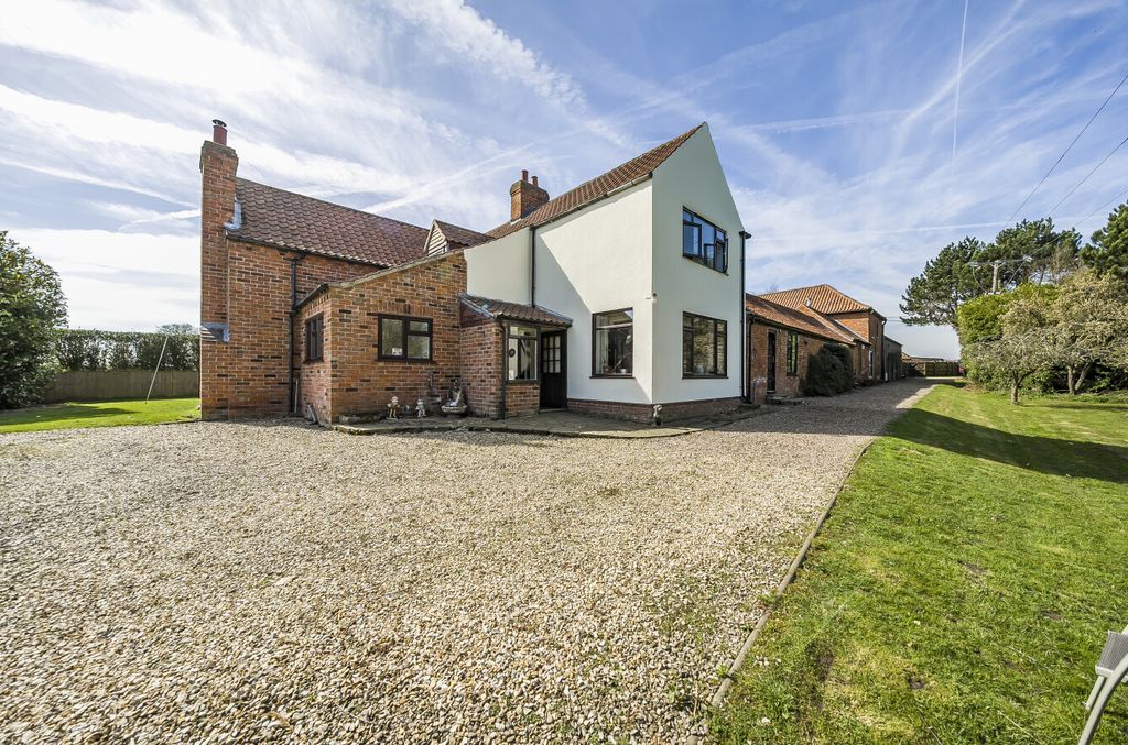 Property photo 2 of 34