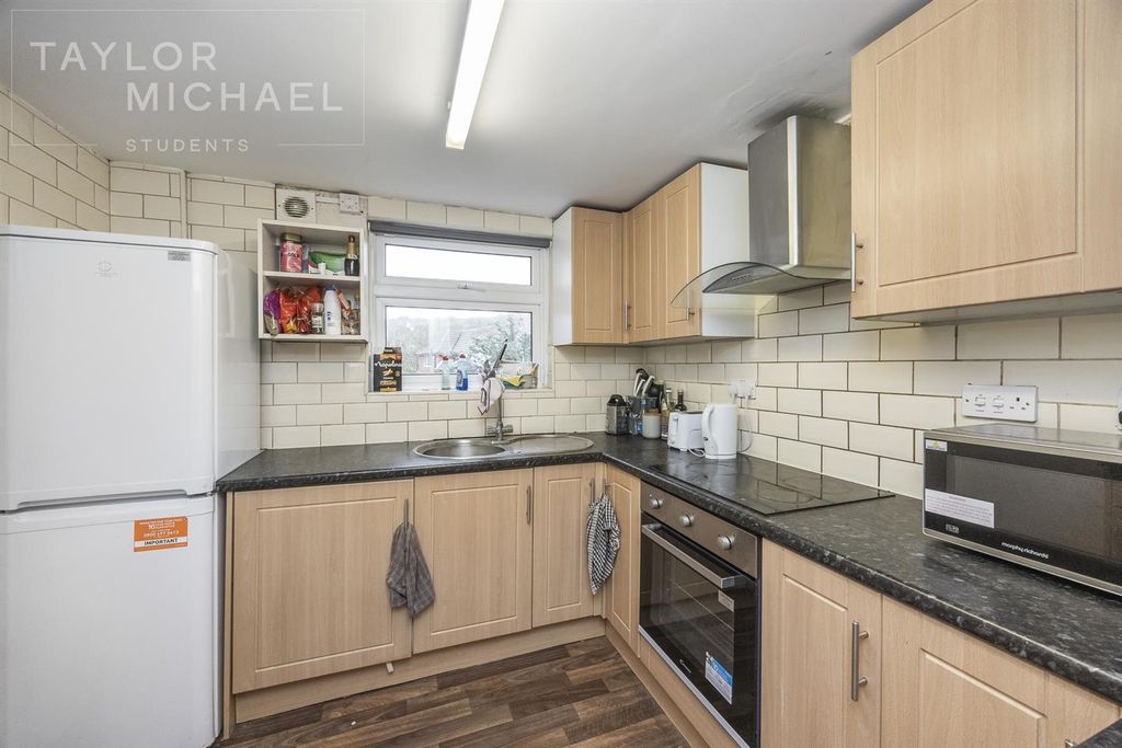 Property photo 2 of 15 Kitchen