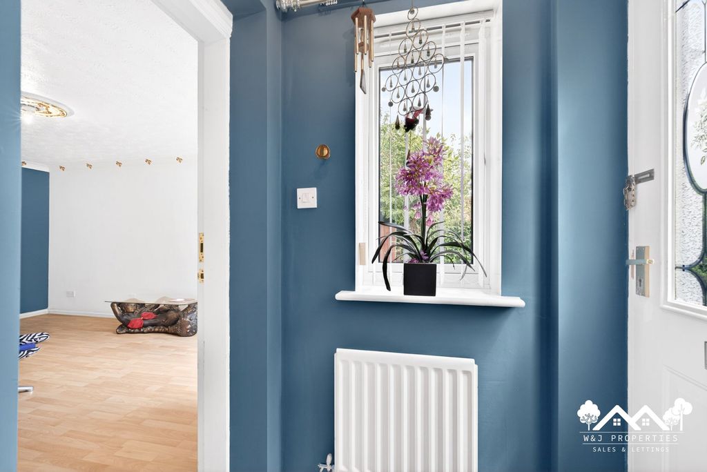 Property photo 2 of 35