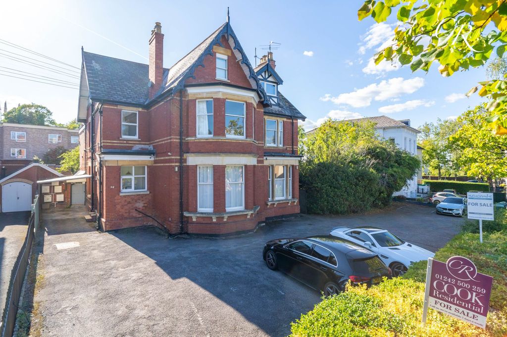 Property photo 1 of 8