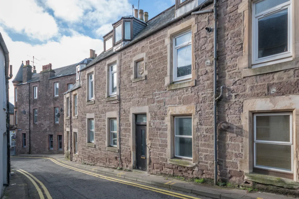 Property photo 1 of 8 Front View