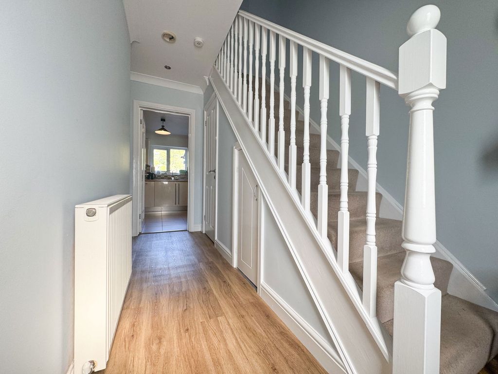 Property photo 2 of 25