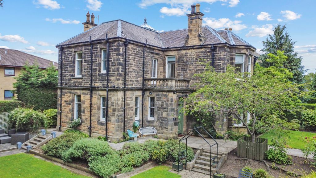 Property photo 1 of 33
