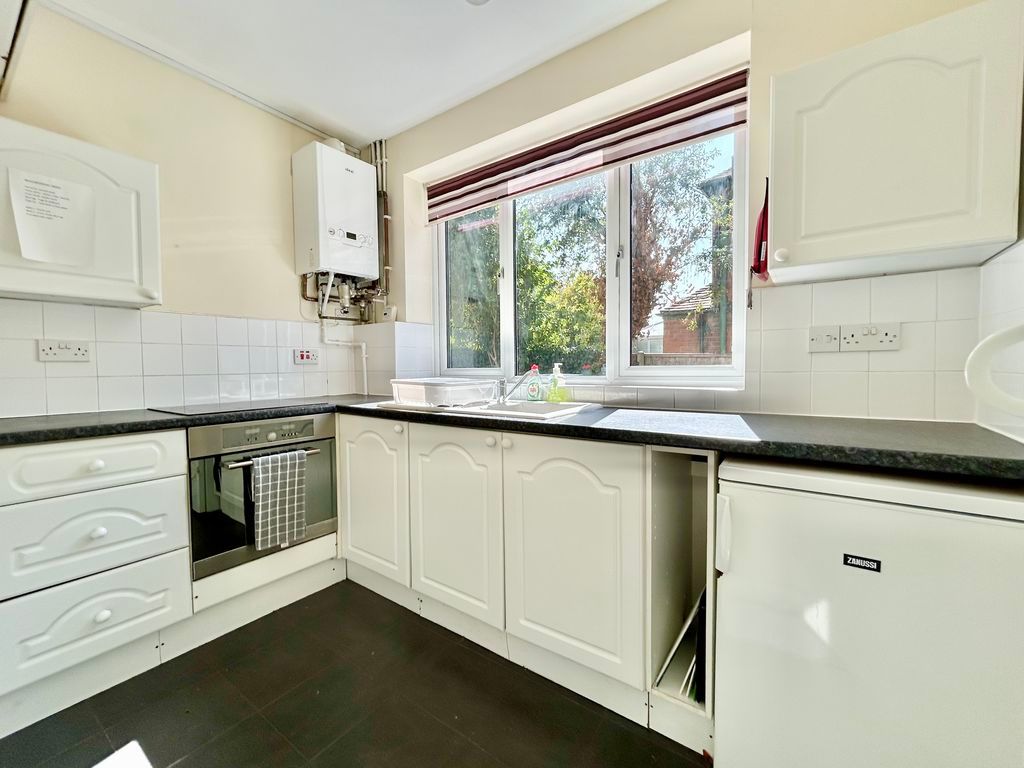 Property photo 3 of 15 Kitchen