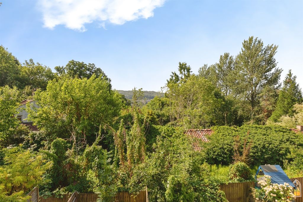 Property photo 2 of 16