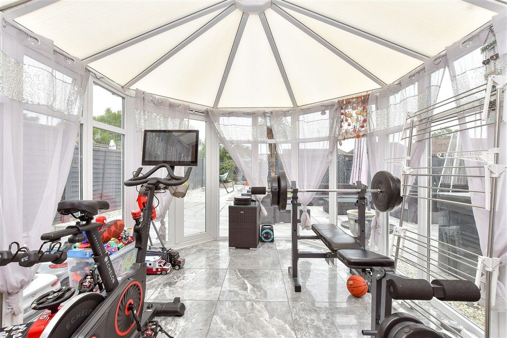 Property photo 3 of 17 Conservatory