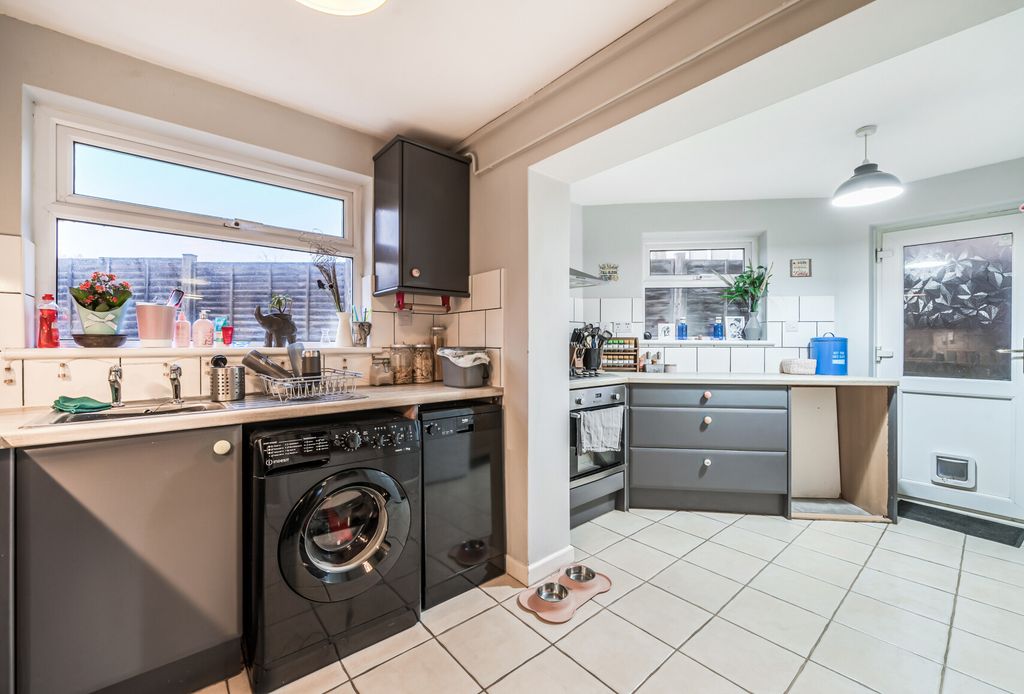 Property photo 2 of 19 1387386-14-69330d...