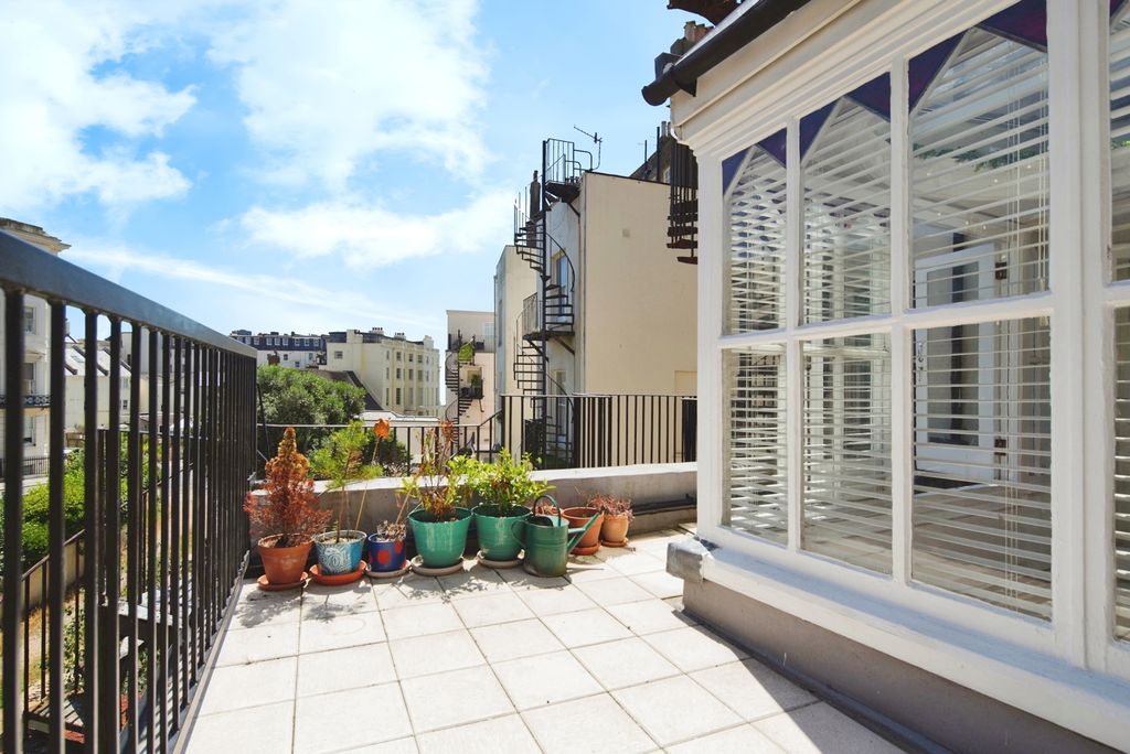 Property photo 1 of 28 Balcony