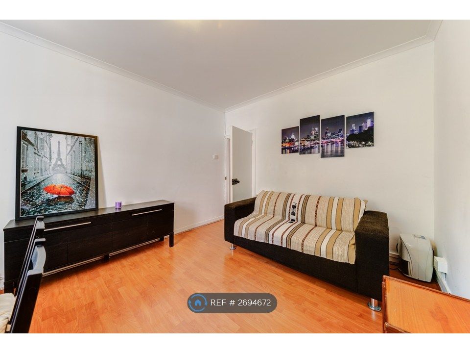 Property photo 1 of 11 Living Room