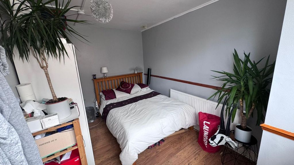 Property photo 1 of 2