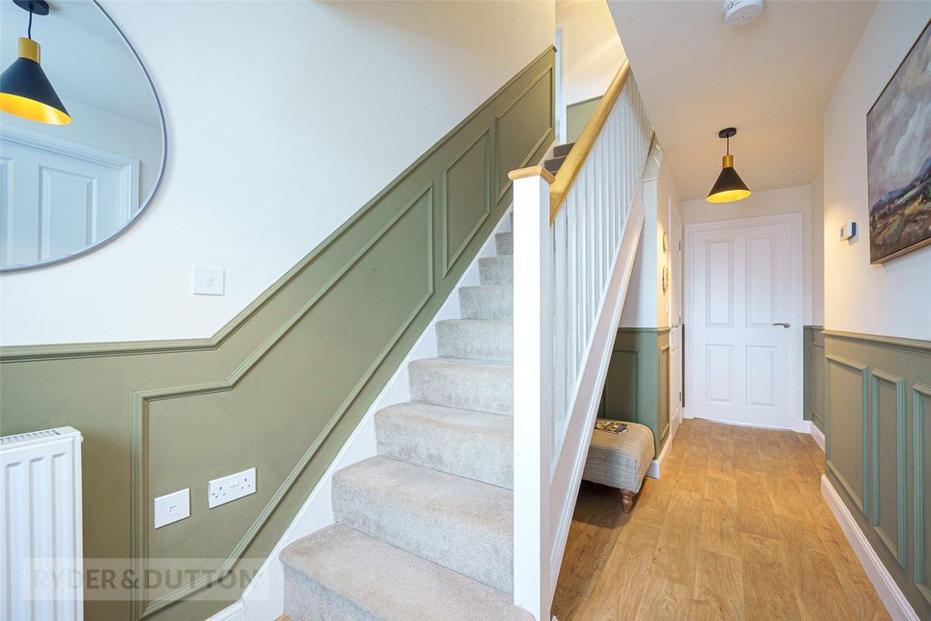Property photo 3 of 21 Entrance Hallway