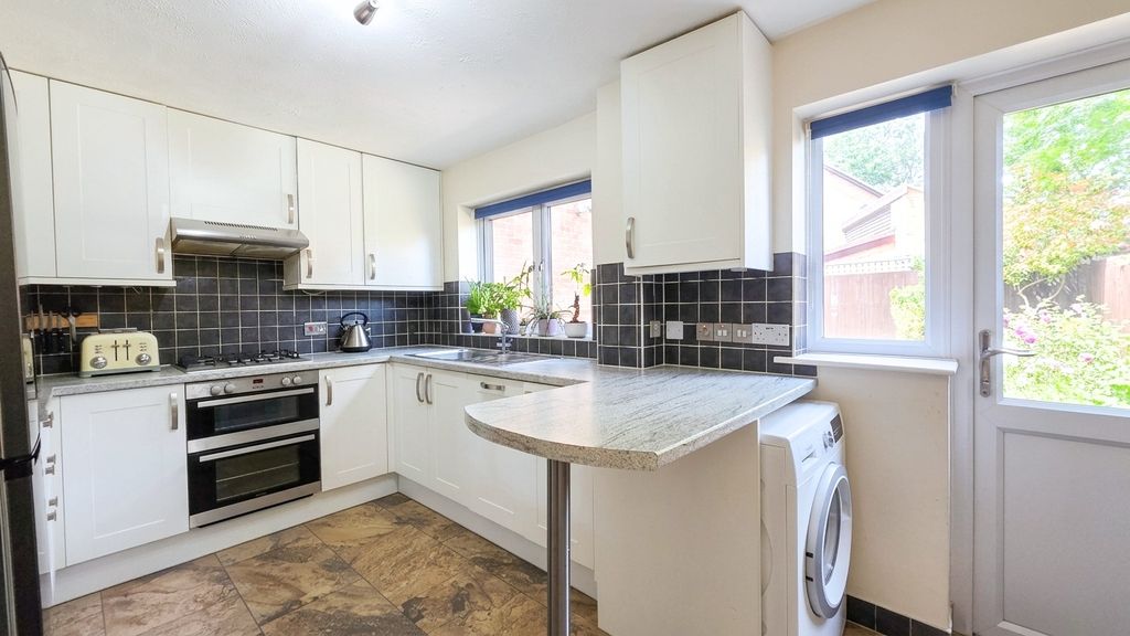 Property photo 2 of 12 4934082