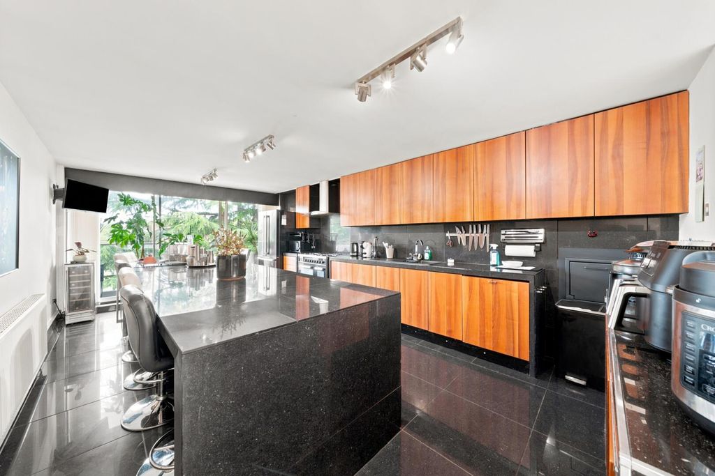 Additional image 9 of 5 bed flat for saleLucknow Road, Nottingham NG3