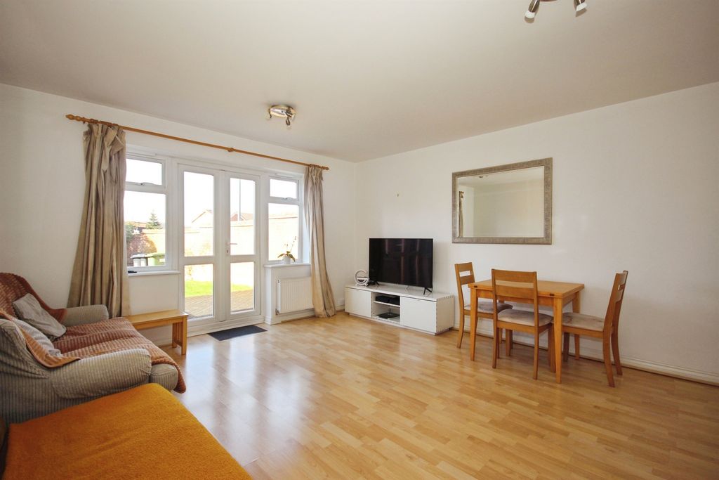 Property photo 3 of 12