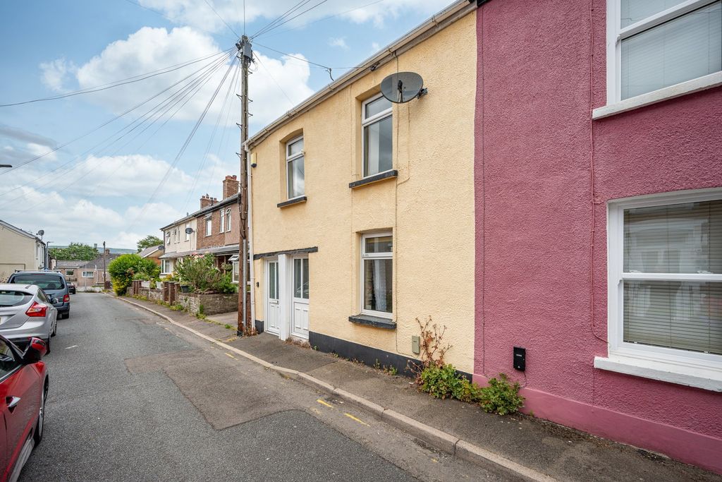 Property photo 1 of 25