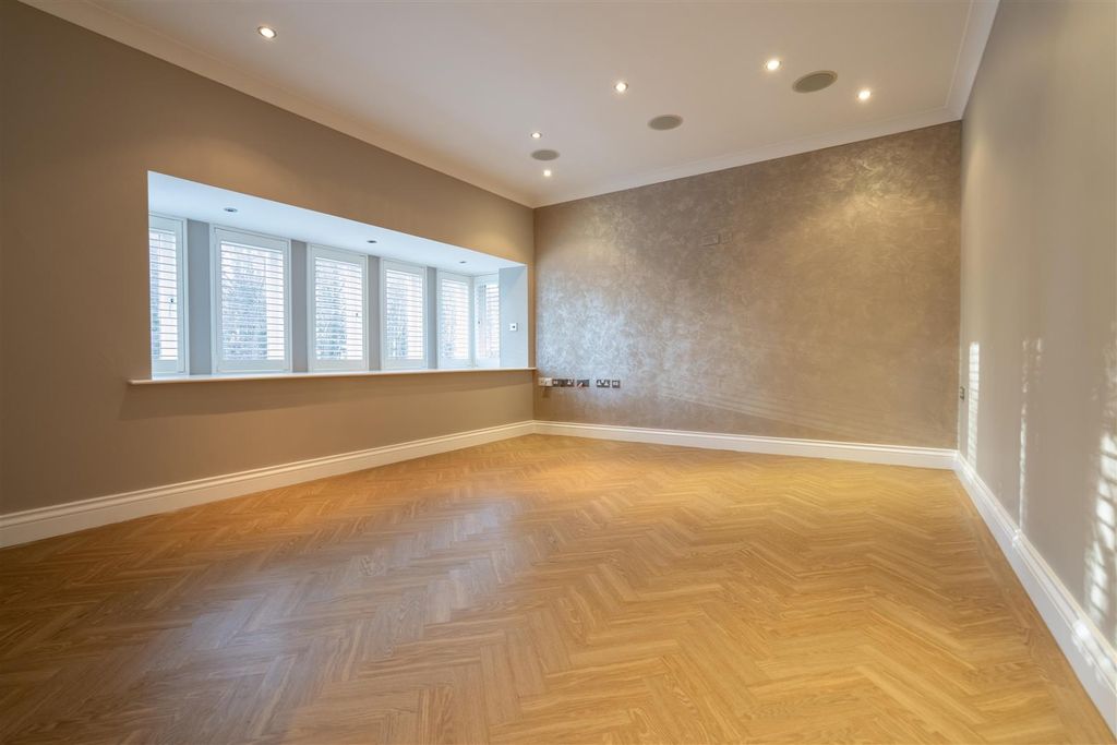 Property photo 2 of 10 Living Room