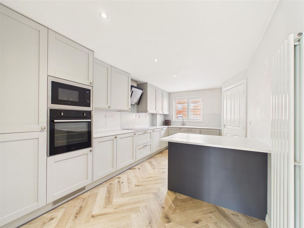 Property photo 2 of 13 Cam03303G0-Pr0308-Still001.Jpg