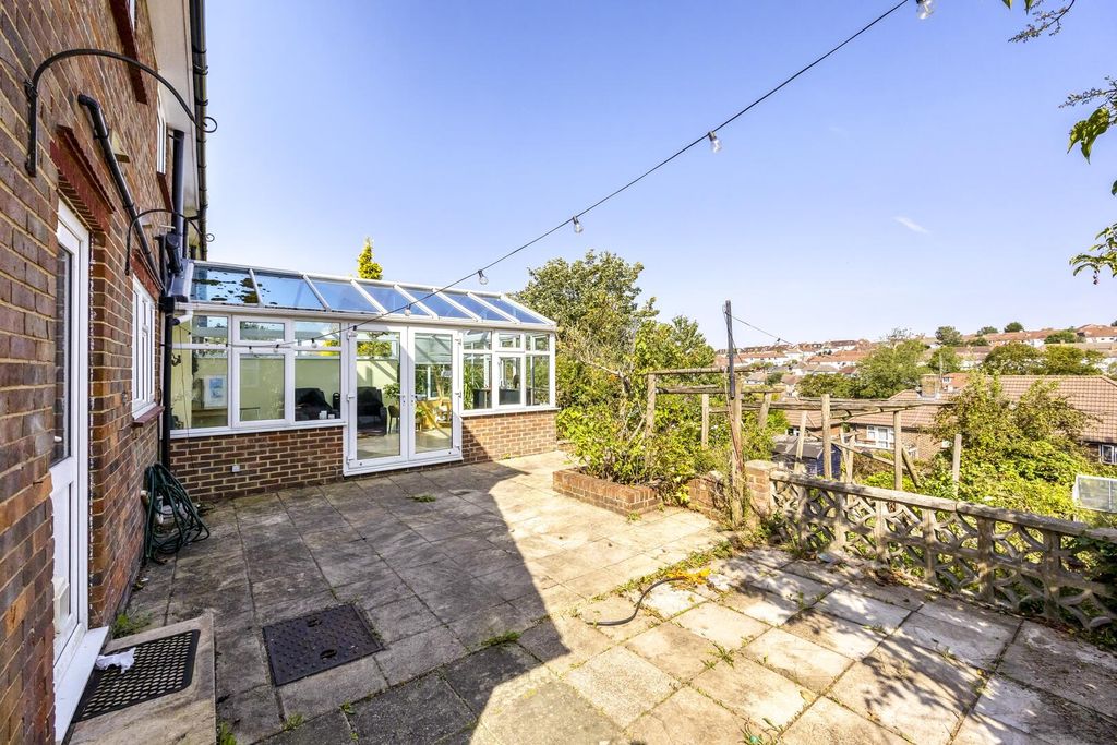 Property photo 3 of 24 Conservatory