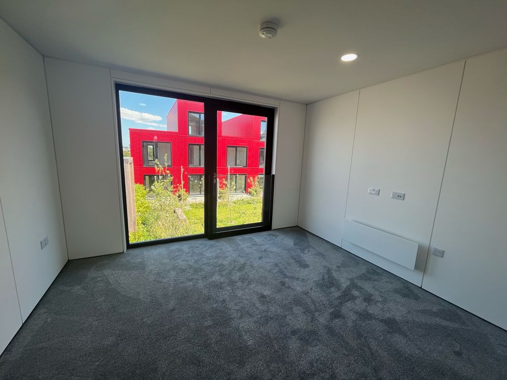 Property photo 3 of 7 Living Room