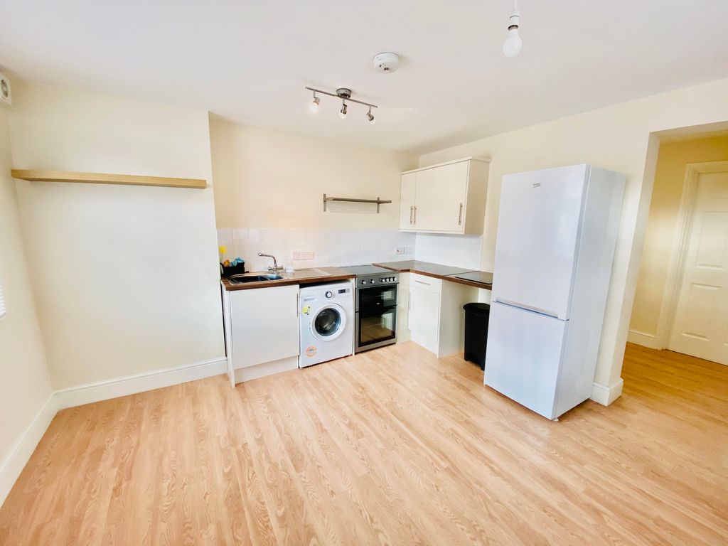 Property photo 3 of 6 Kitchen