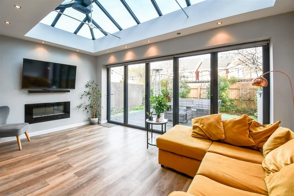 Property photo 2 of 28 Orangery