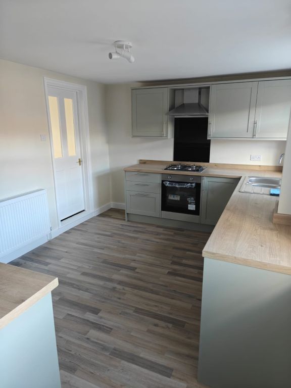 Property photo 3 of 14 Kitchen