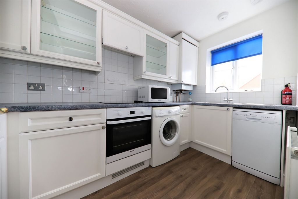 Property photo 3 of 9 Kitchen