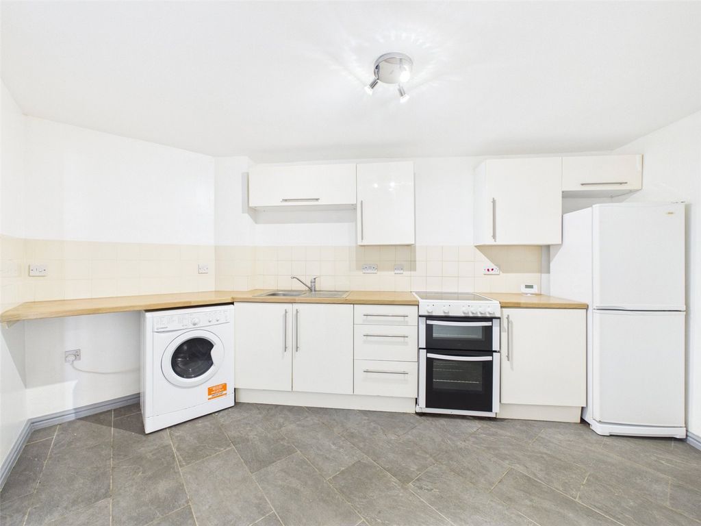 Property photo 2 of 14 Picture No. 13