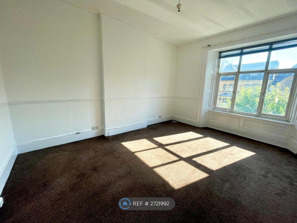 Property photo 3 of 5 Large Lounge