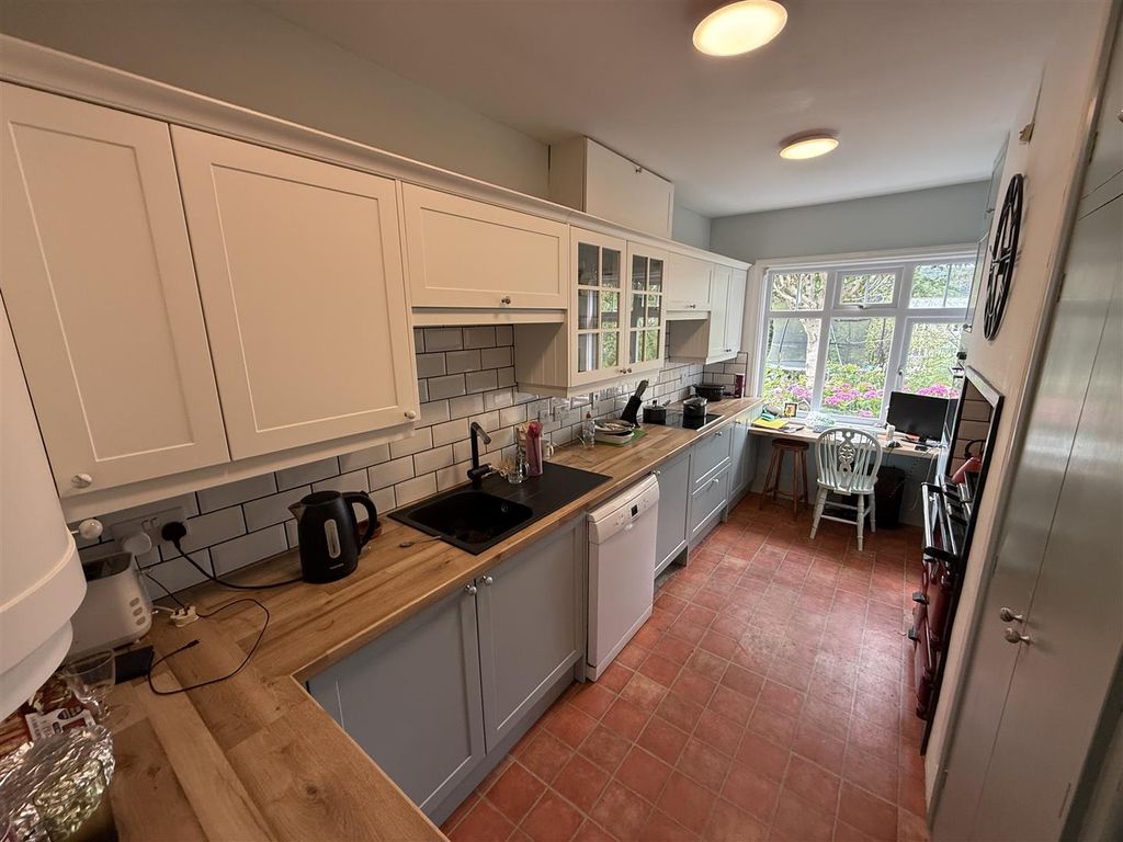 Property photo 3 of 18 Kitchen.Jpg