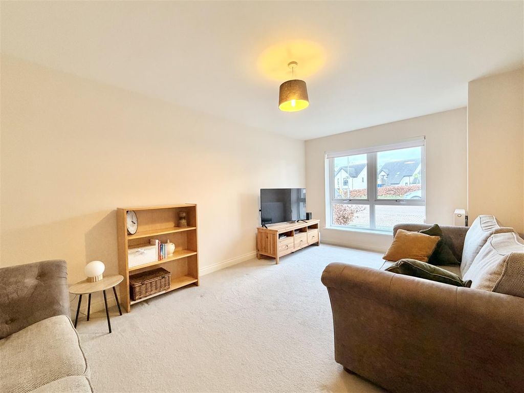 Property photo 2 of 17 Lounge