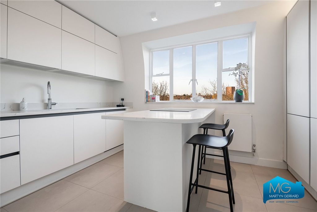 Property photo 2 of 19 Picture No. 24