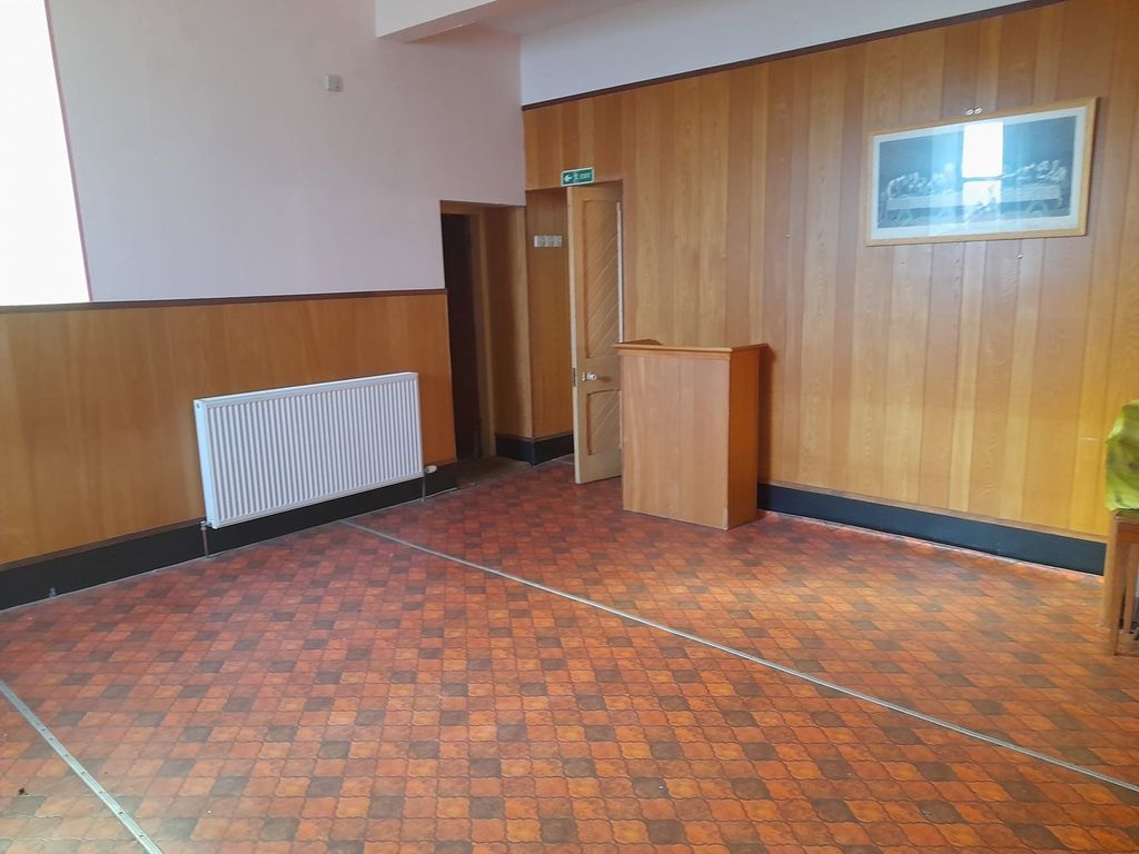 Property photo 3 of 6 5. Internal 4