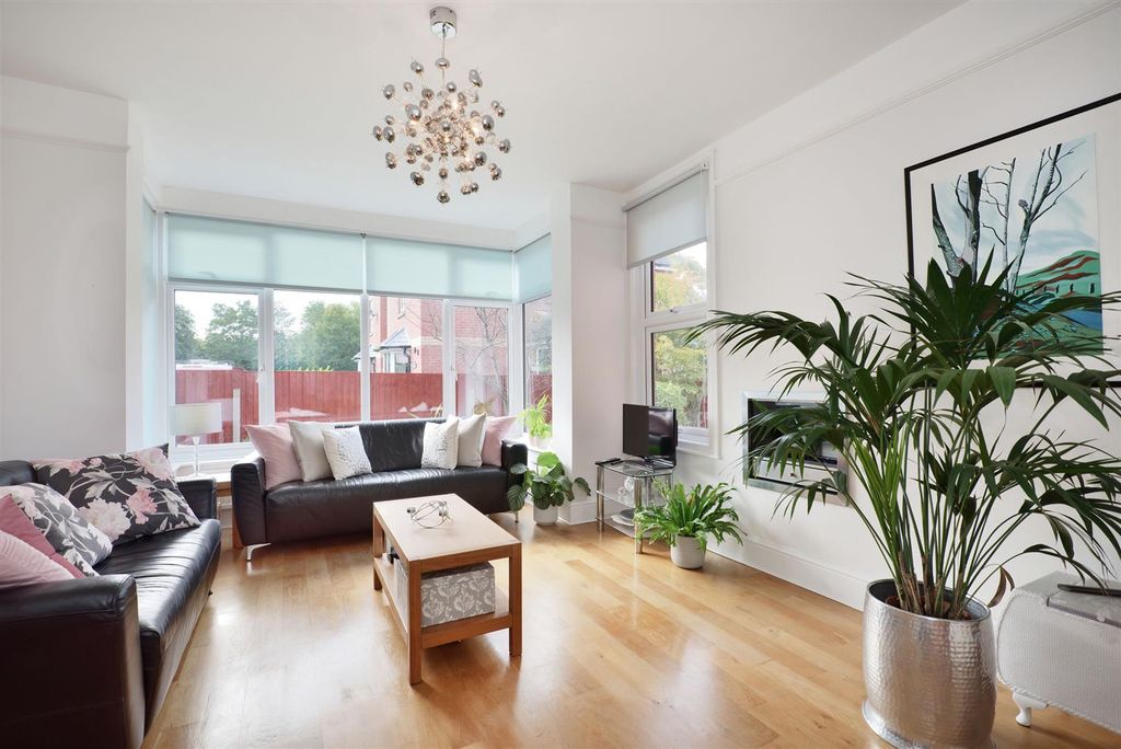 Property photo 2 of 29 40 Tower Road Hereford (22).Jpg