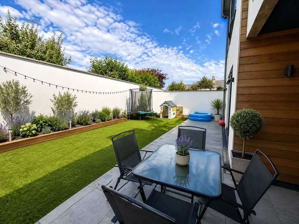 Property photo 2 of 25 Garden - Ai Image