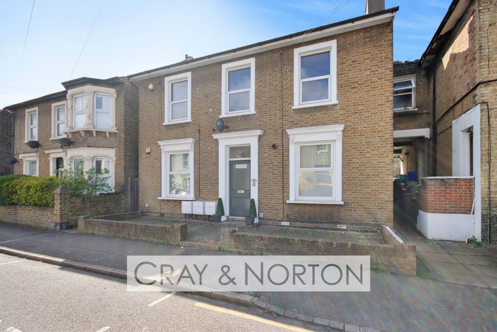 Property photo 1 of 9 Photo 8