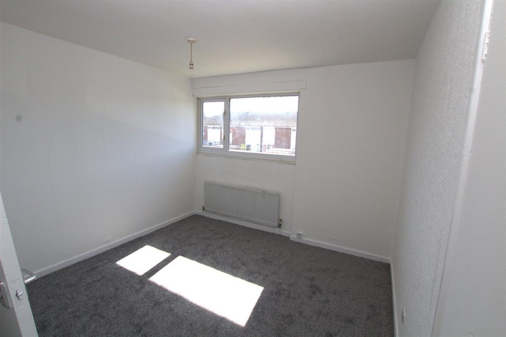 Property photo 3 of 6 9 Harlech Bedroom.Jpg