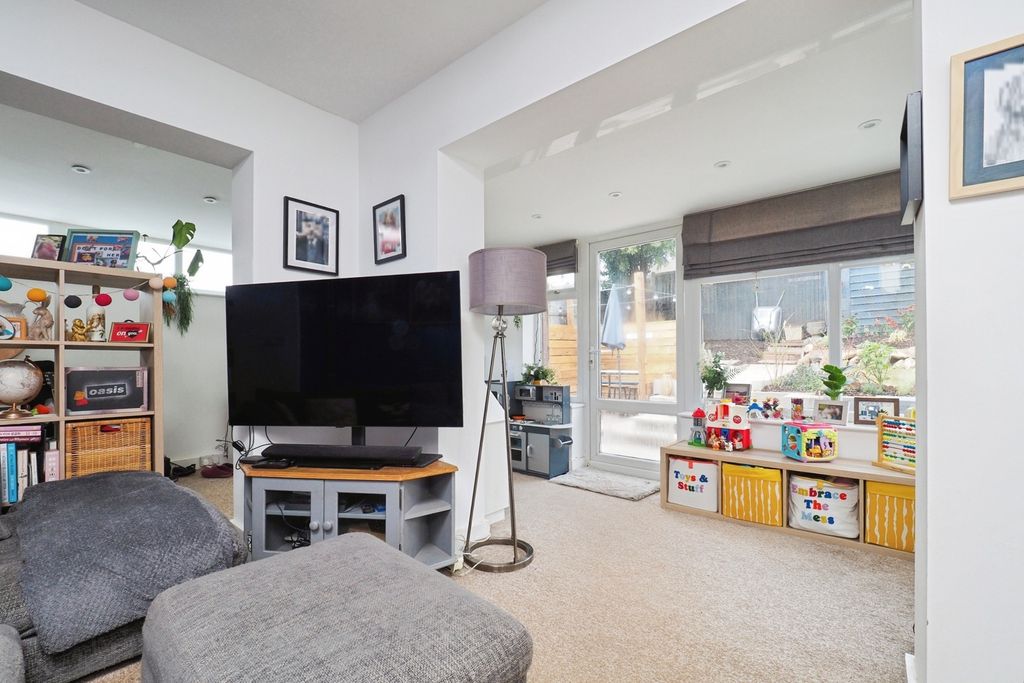 Property photo 3 of 18 Pbox-Img.Jpg