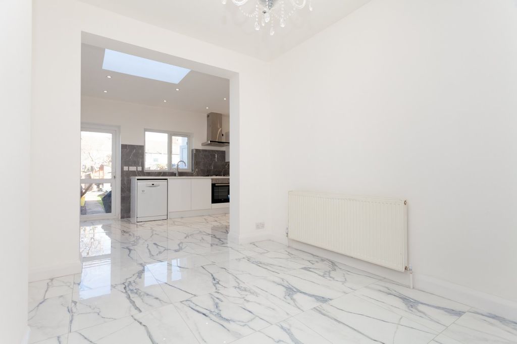 Property photo 3 of 25 Reception/Dining