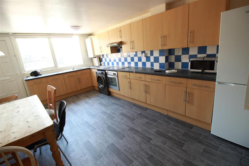 Property photo 1 of 16 Kitchen