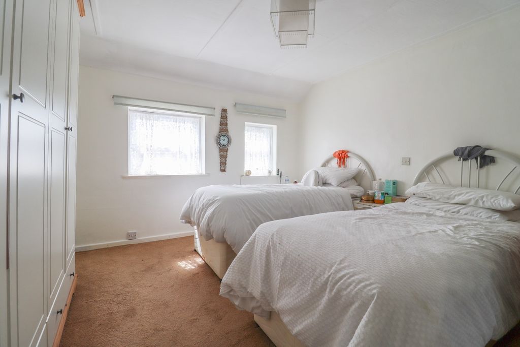 Property photo 2 of 19 4116302