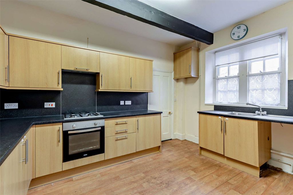 Property photo 3 of 10 Kitchen