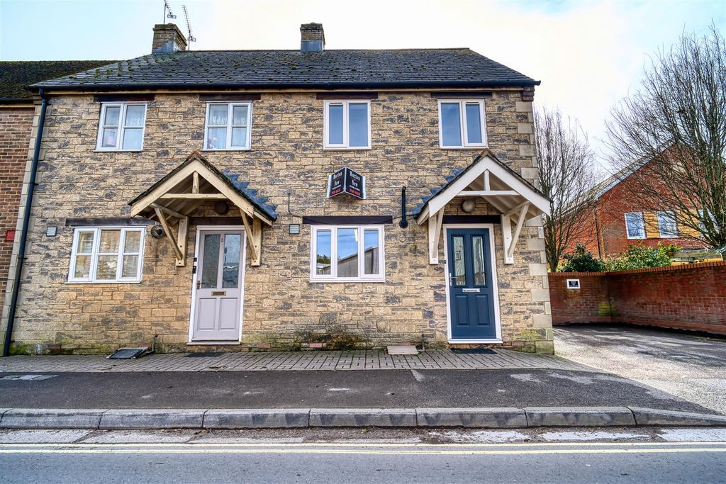 Property photo 1 of 10 Front