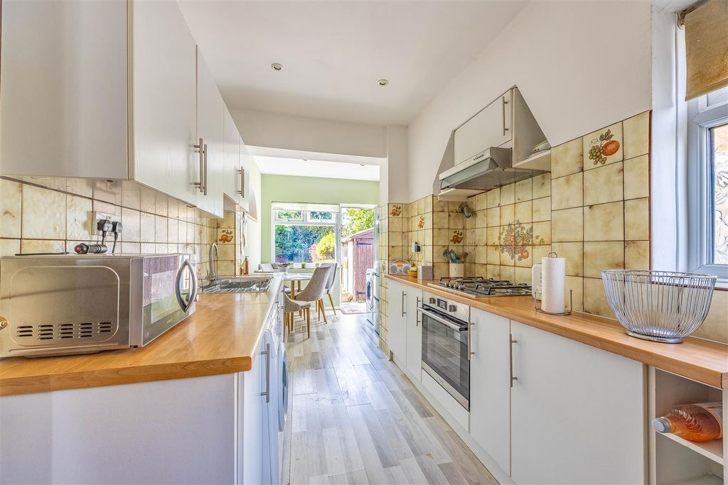 Property photo 3 of 25 Kitchen/Diner
