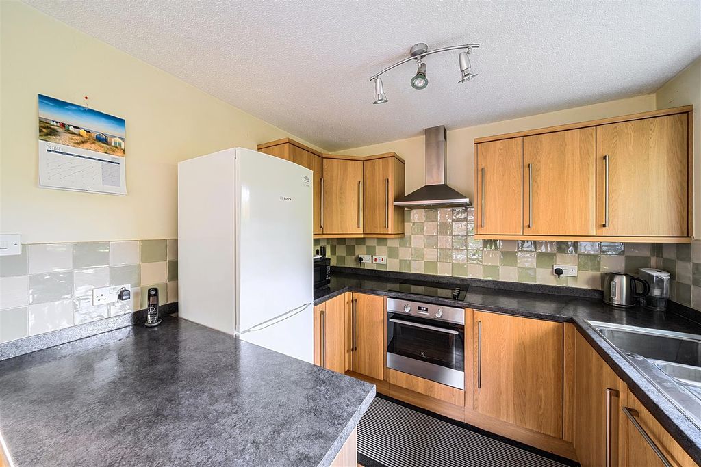 Property photo 3 of 17 Kitchen