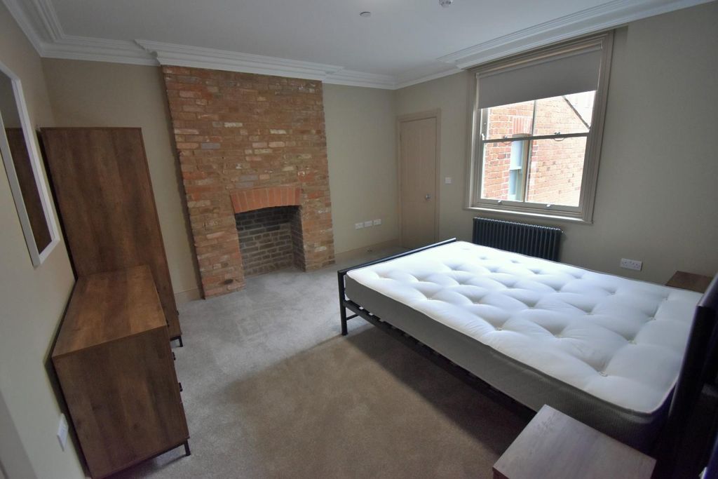 Property photo 2 of 6 78Lon Room 4 (1).Jpg